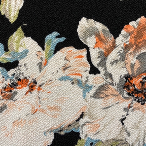 Stunningly gorgeous & flattering floral blouson sleeve mini dress - Picture 3 of 6